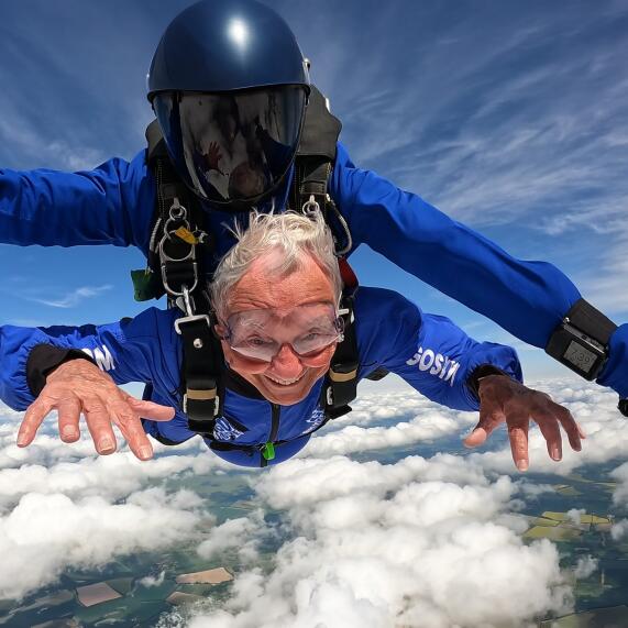 Alan Skydive 1920x1440 1