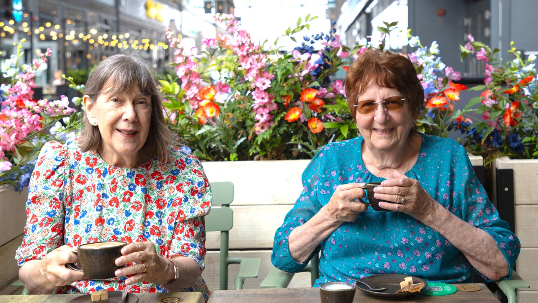 Fay and Fran 1920x1440 1