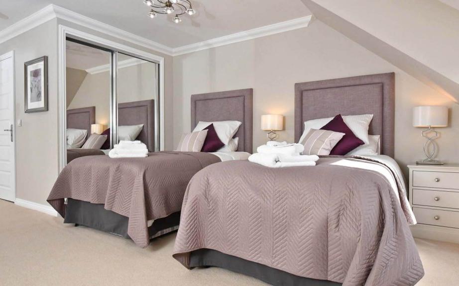 Sarum Lodge 12