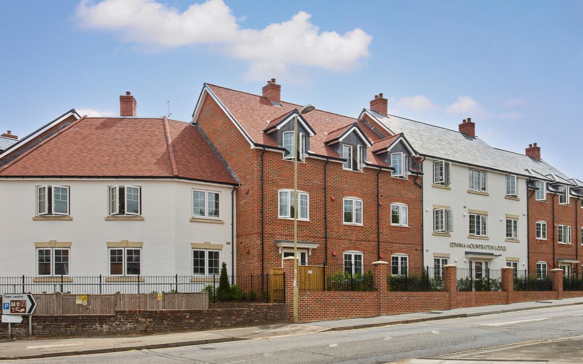 Front elevation at Edwina Mountbatten Lodge, Romsey 1920x1080