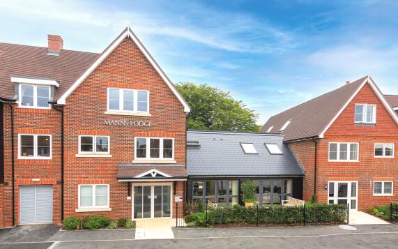 Manns Lodge Cranleigh front elevation 1920x1080   No signage