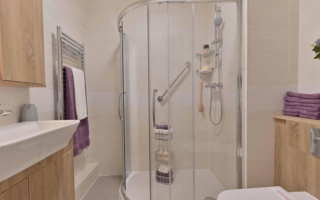 St Andrews Lodge 1bed showerroom 1920x1080