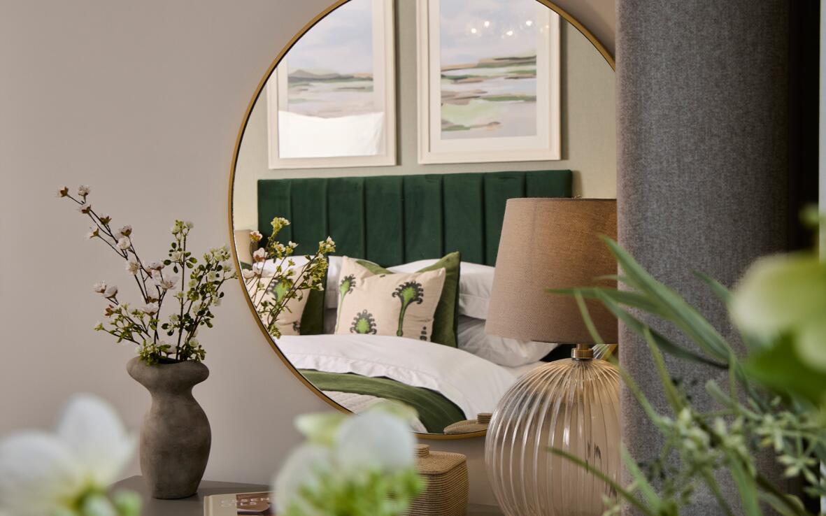Typical Master Bedroom at Edwina Mountbatten Lodge, Romsey 1920x1080 2