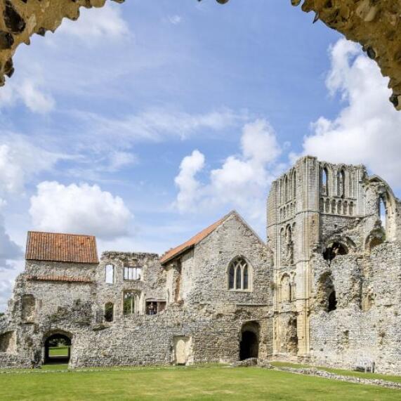 shutterstock 226435711 Norfolk Acre Castle 800x500
