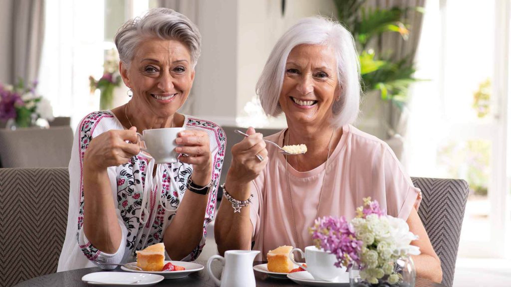 Ladies with cake 1920X1081