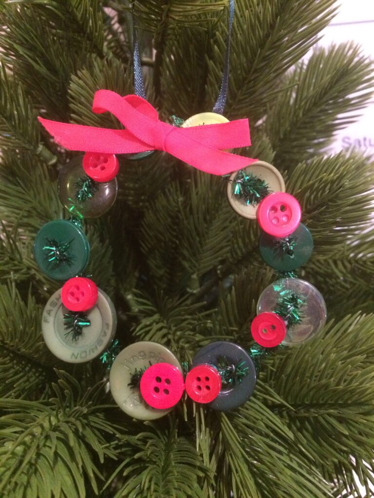 Button wreath Creative Crafters