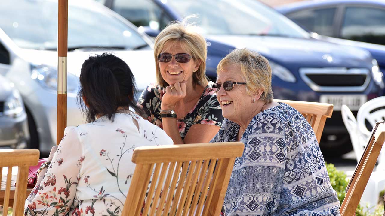 Smiling-ladies-1280x720