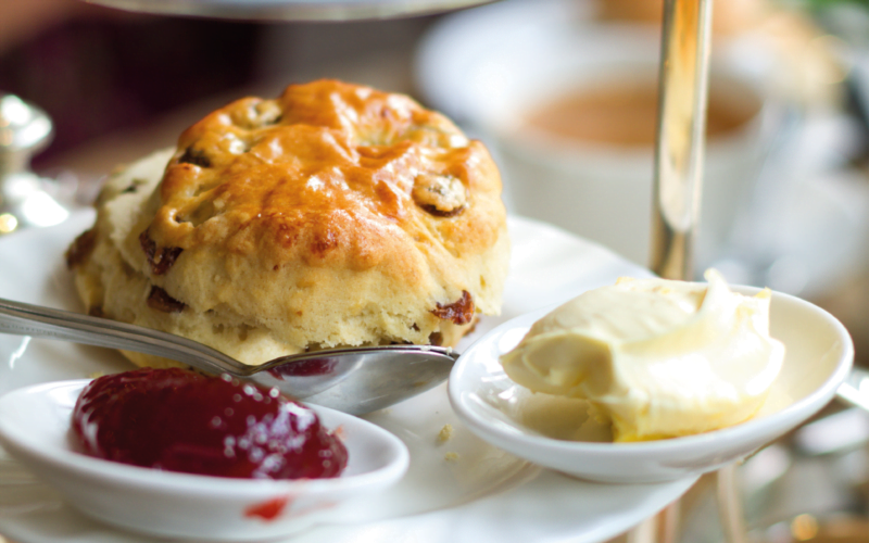 Scone with jam and cream 1920x1440
